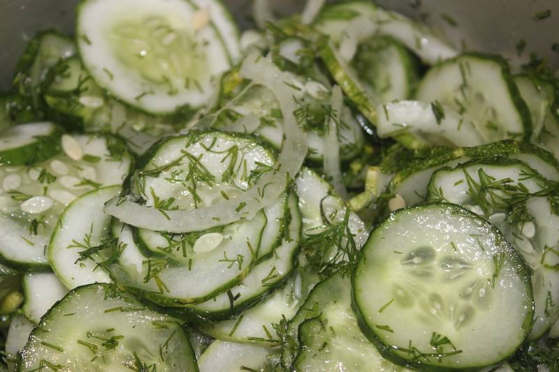 Салаты с зеленым горошком - 20 рецептов просто, вкусно и недорого