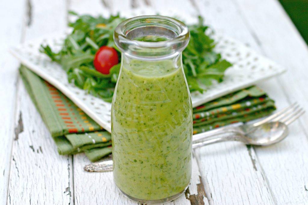 Заправки и соусы для овощных салатов: на основе масла и уксуса