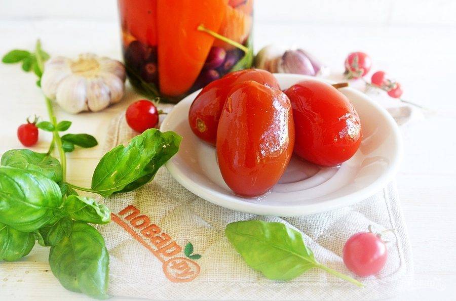 Консервирование помидор с виноградными листьями