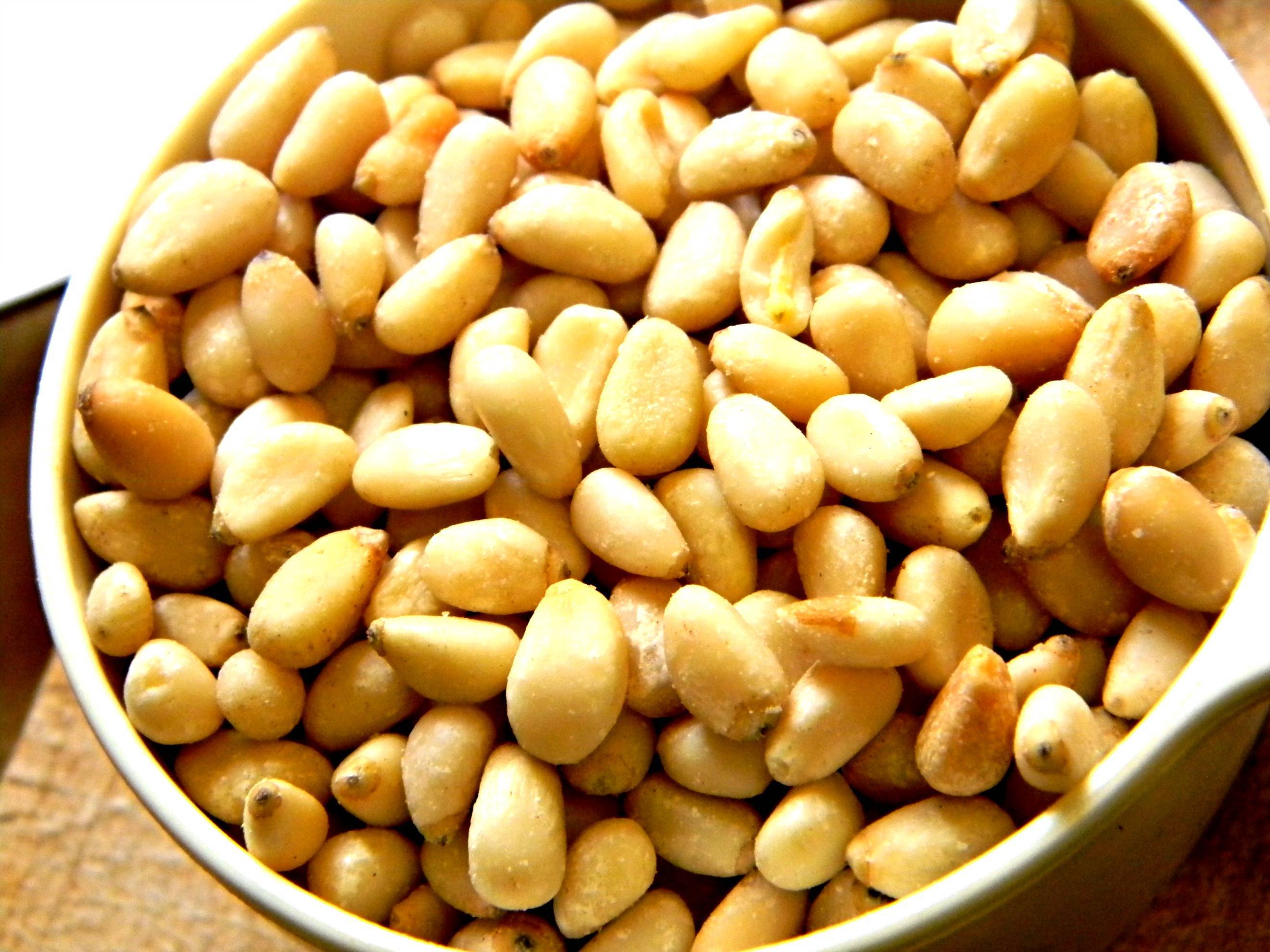 Кедровые орехи: калорийность, польза и вред для организма, противопоказания