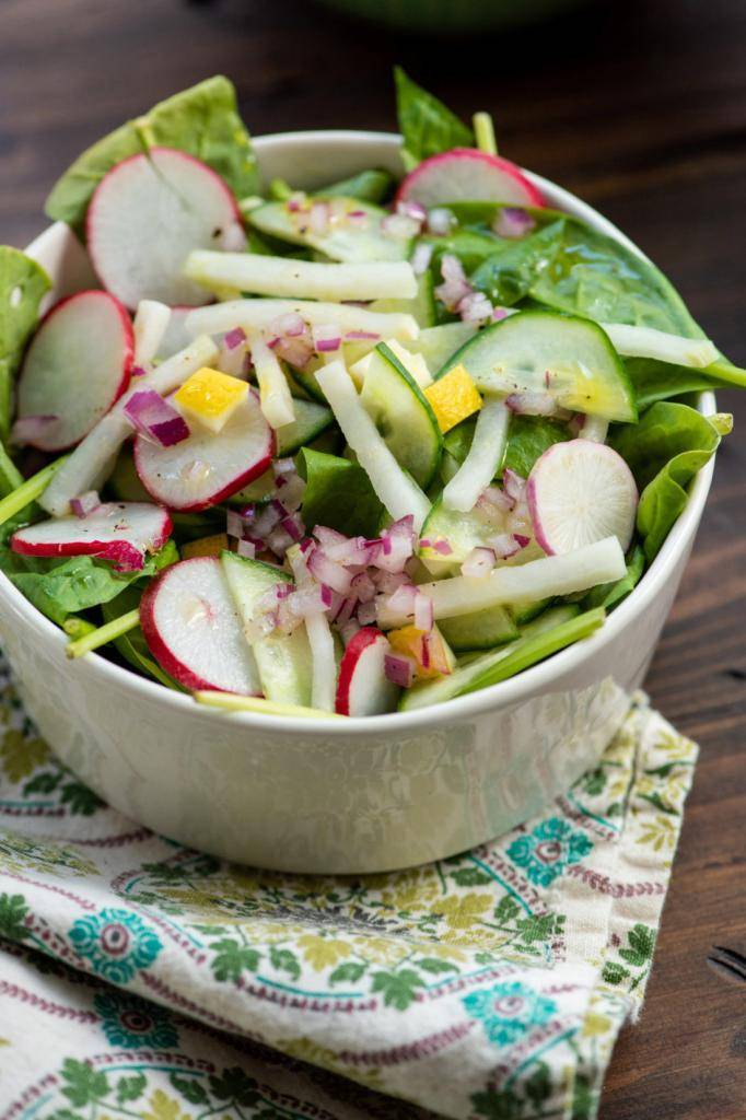 Салат из редиски. 11 очень вкусных и простых рецептов весеннего овощного блюда