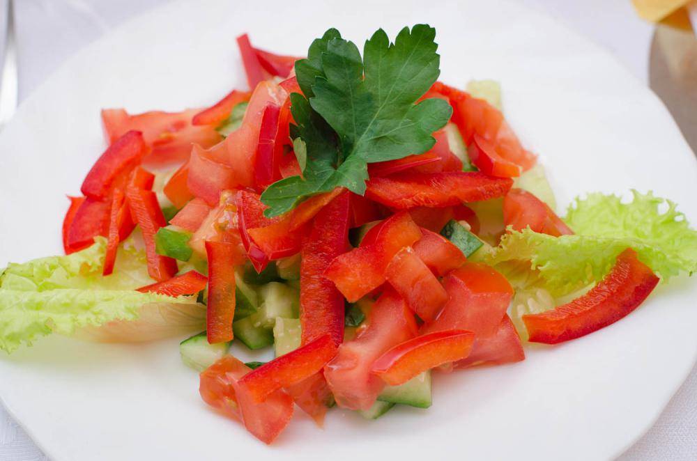 Горячий салат из болгарского перца. лучшие рецепты вкусных и полезных салатов из перца