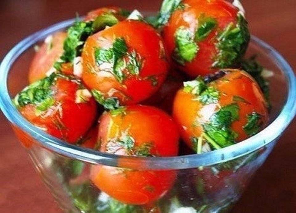 Соленые помидоры холодным способом в банках как бочковые на зиму — 5 рецептов с фото пошагово