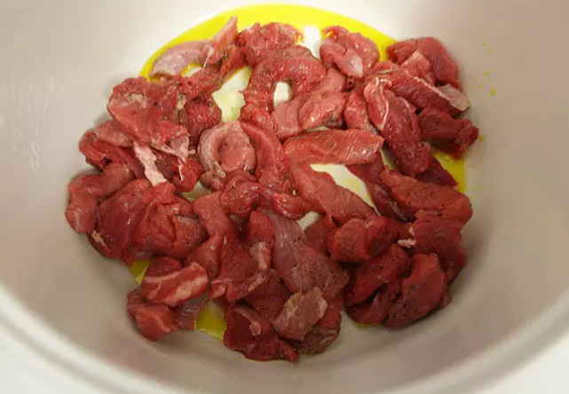 Казачья тушеная говядина: рецепт сочного мяса, которое тает во рту
