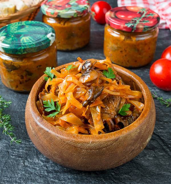 Солянка из капусты с грибами - самые вкусные рецепты простого русского блюда
