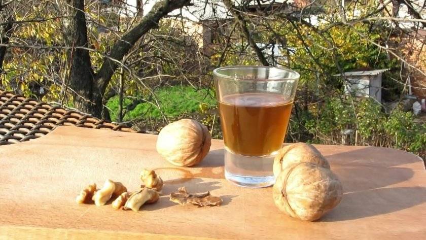 Самогон на перегородках грецкого ореха: рецепт настойки