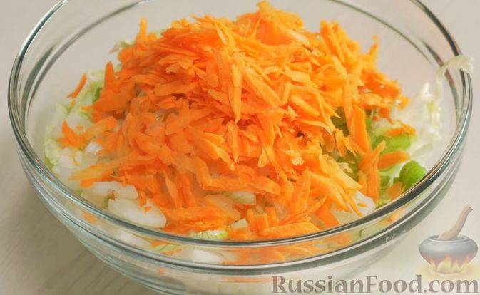 Салат из моркови с сельдереем и белокочанной капустой