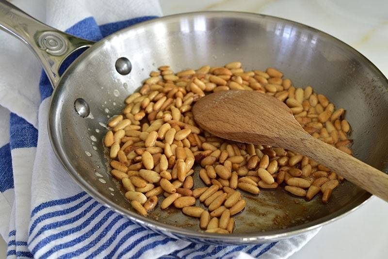 ✅ как пожарить кедровые орехи в скорлупе и без: как правильно приготовить к употреблению на сковороде или в духовке - tehnoyug.com