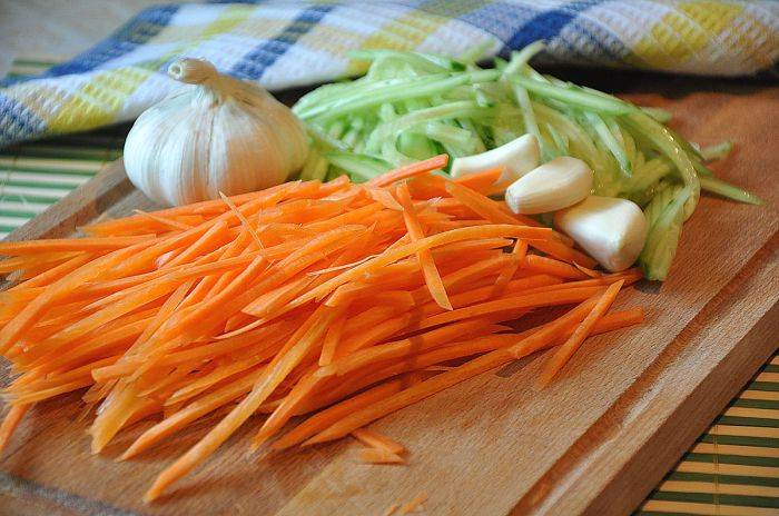 Салат на зиму из овощей «берегись, водка» — 4 рецепта
