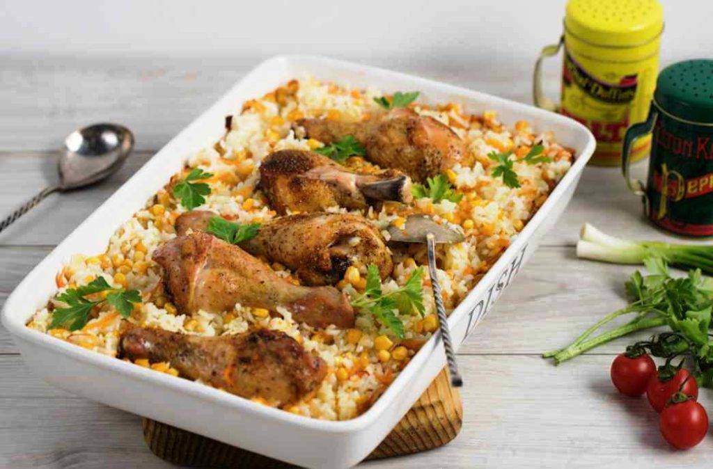 Куриные бедрышки с рисом в духовке - рассыпчатый и ароматный вкус: рецепт с фото