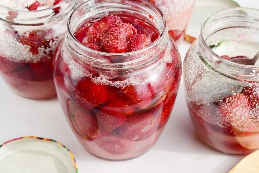 Консервированная клубника в собственном соку — заготавливаем на зиму вкусную ягоду