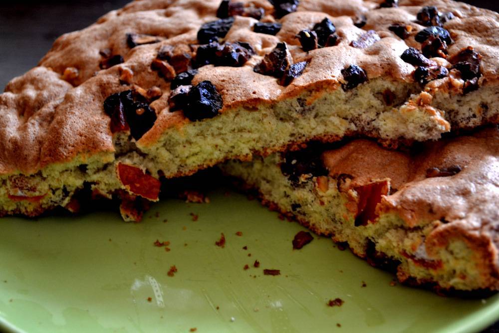 Пирог с сухофруктами и орехами: 5 рецептов ароматной выпечки