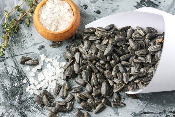 Как жарить семечки на сковороде? - с солью подсолнечные и тыквенные
