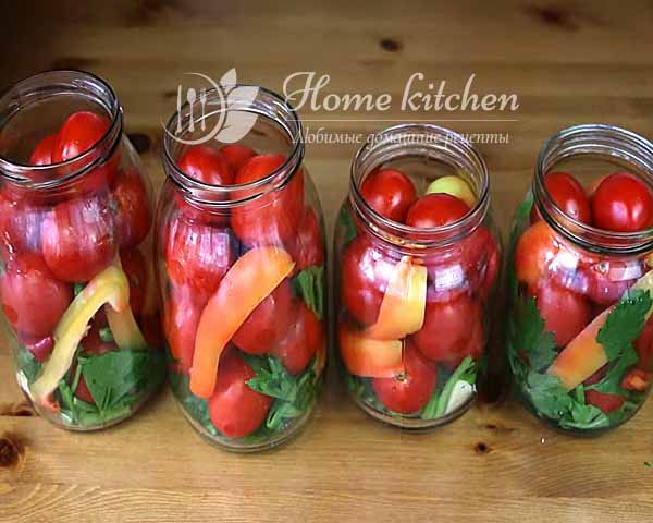 Консервированные помидоры с луком и сельдереем