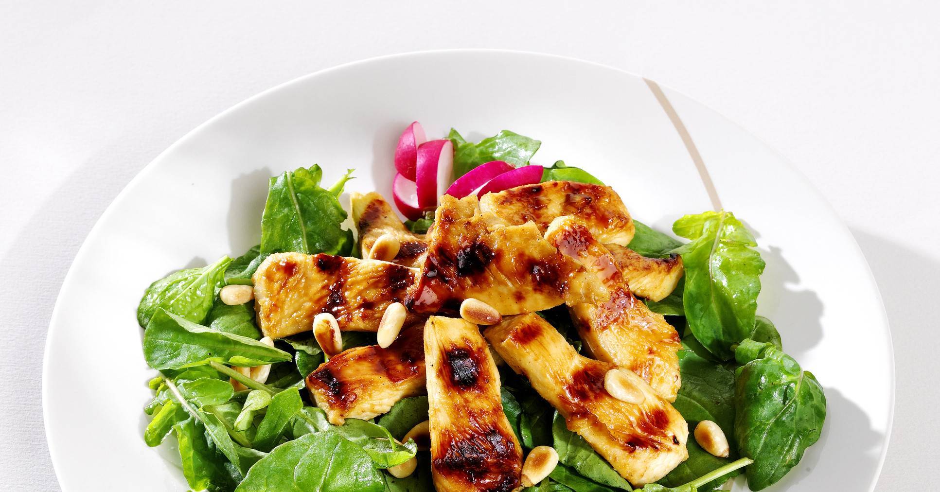 Салат с кедровыми орешками, курицей и грибами - 8 пошаговых фото в рецепте