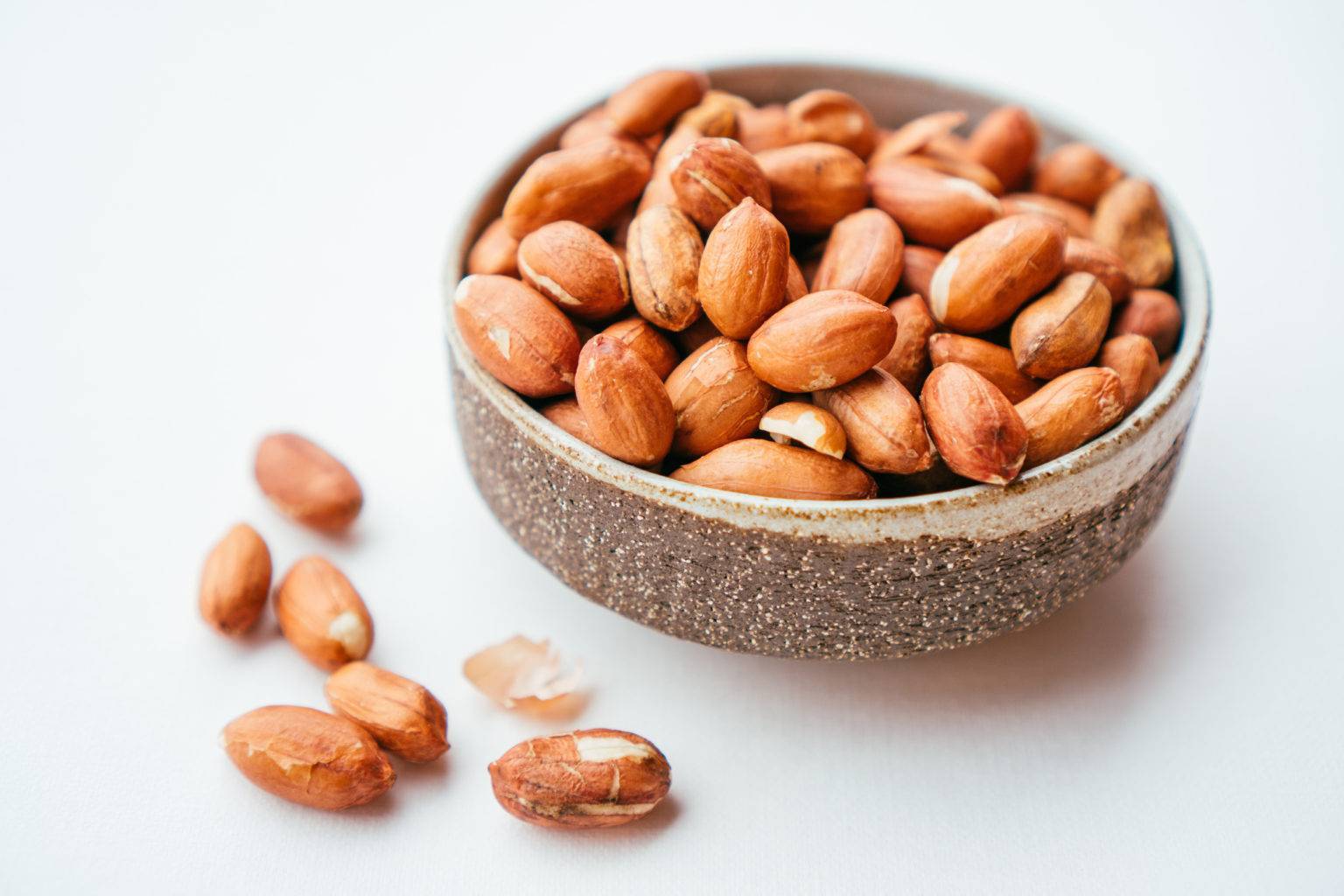 Как легко и быстро очистить арахис от скорлупы и шелухи и как правильно хранить его в домашних условиях - построй