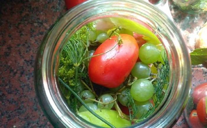 Рецепт помидор с виноградным листом