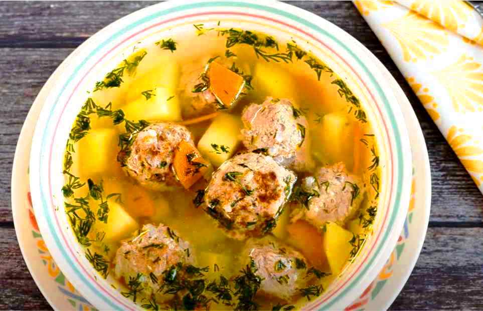 Суп из фрикаделек с картофелем и ароматным укропом: легкий рецепт за 30 минут
