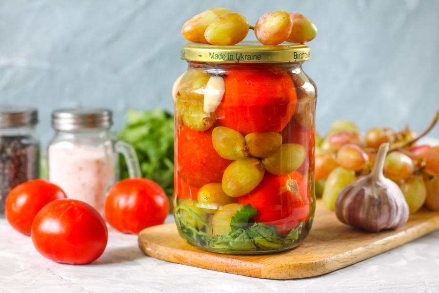Маринованные помидоры с виноградными листьями: 5 рецептов
