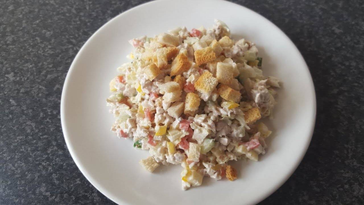 Салат из куриной грудки с грецкими орехами – кулинарный рецепт