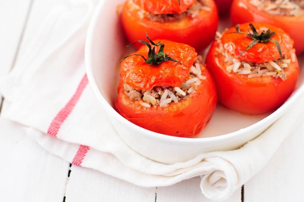 Фаршированные помидоры с фаршем и рисом в духовке - пошаговый фоторецепт