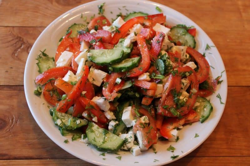 20 вкусных салатов со свежими огурцами для всей семьи