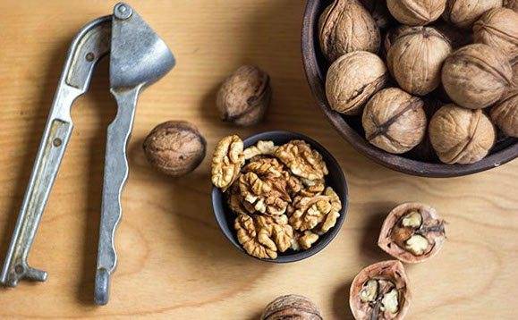 Как правильно хранить очищенные орехи (продлеваем срок их годности)