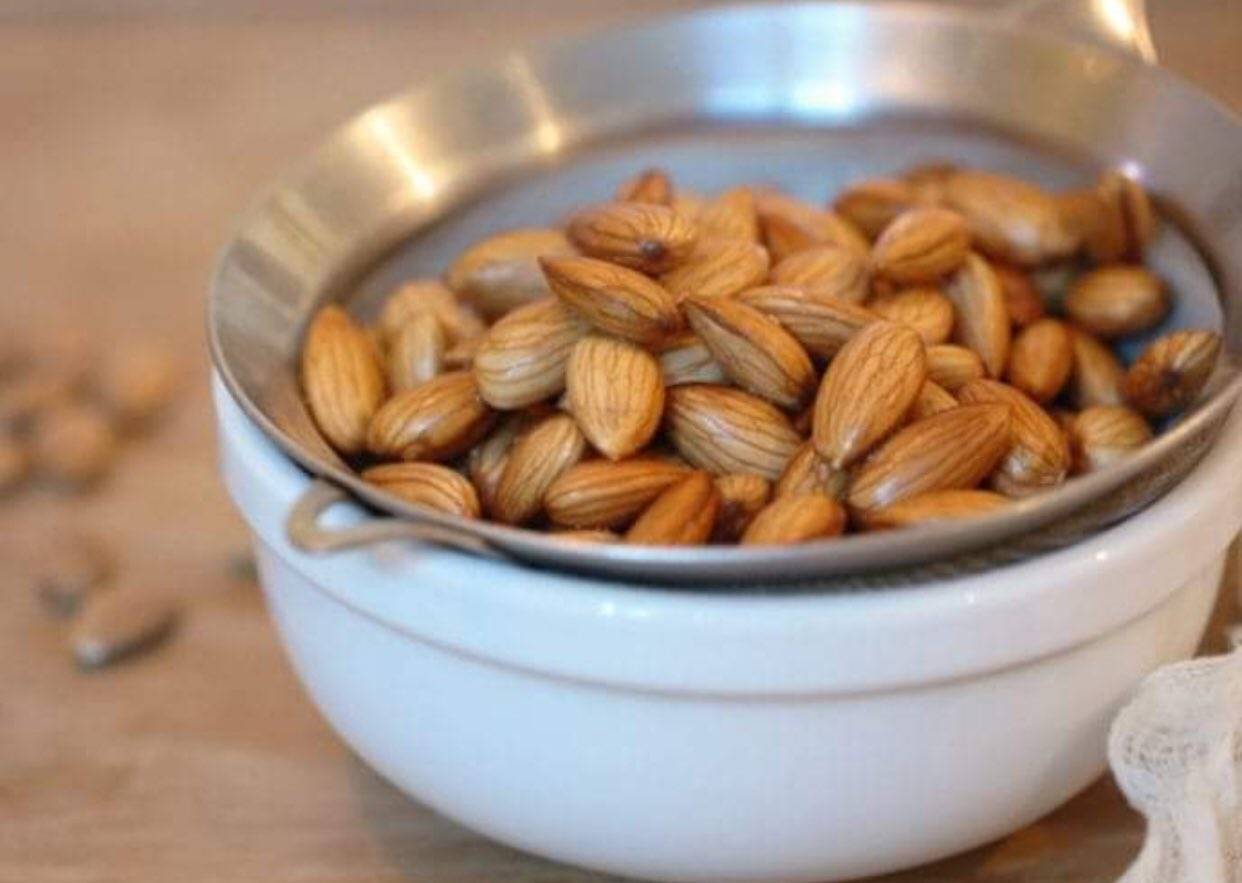 Зачем вымачивать орехи в воде: миндаль, арахис грецкий и кедровый орех