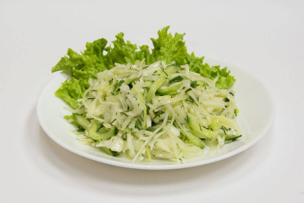 Салаты из свежей капусты — 17 простых и вкусных рецептов