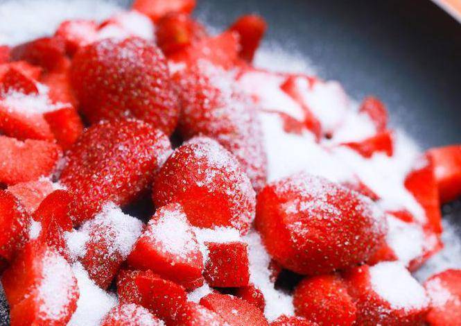 Варенье из клубники на зиму с целыми ягодами - 6 рецептов густого и вкусного варенья