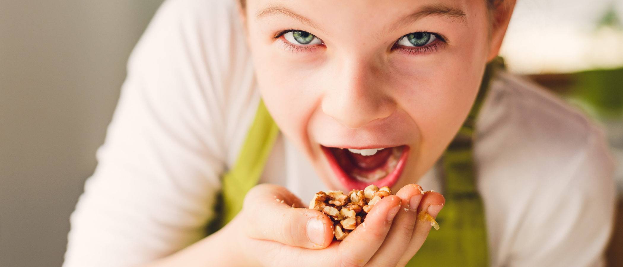 С какого возраста детям можно давать орехи и какие: польза и противопоказания а также рекомендуемое количество для ребёнка