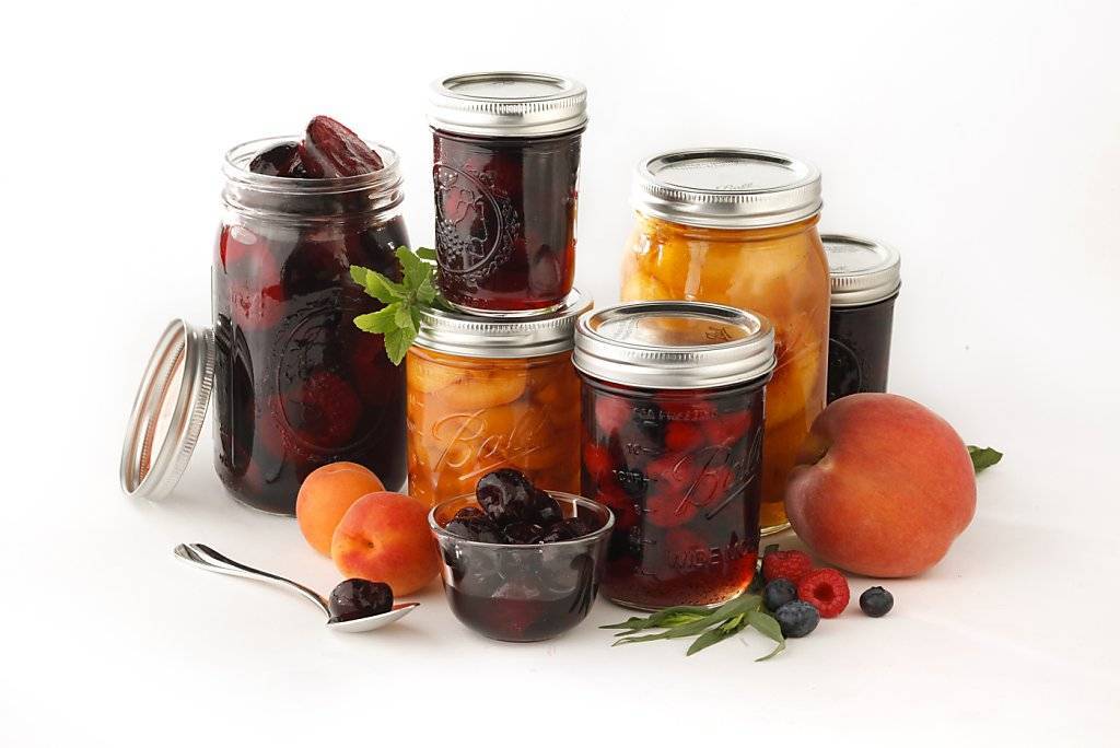 Фрукты и ягоды в сиропе на зиму (груши, брусника, яблоки, сливы, айва, персики)