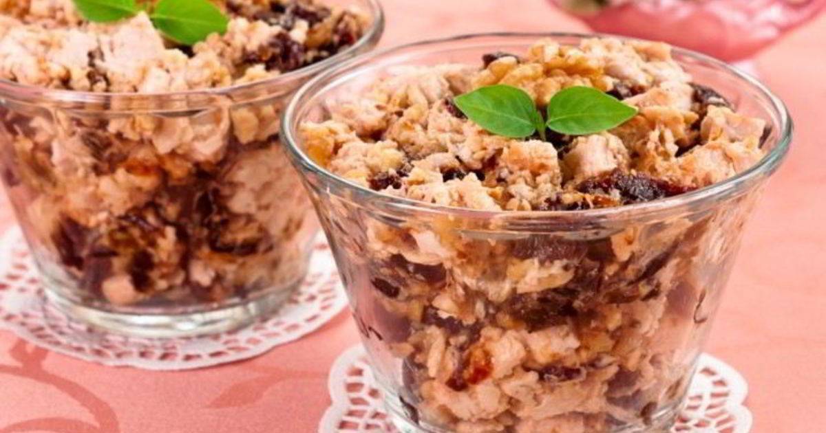 Салат из чернослива курицы и грецких орехов