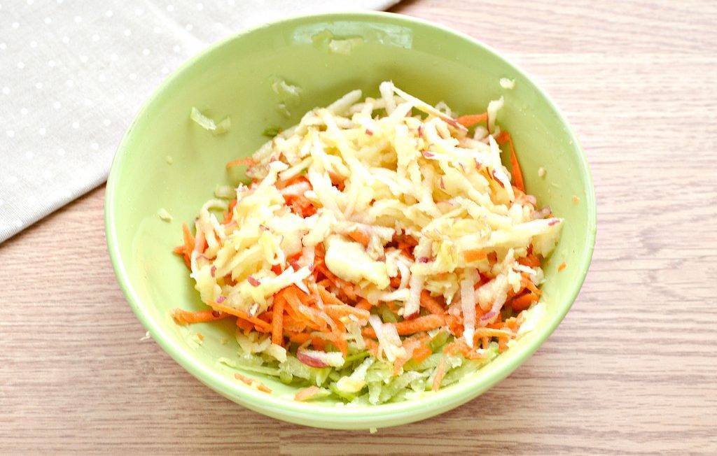 Салат из редьки с капустой и морковью - 6 пошаговых фото в рецепте