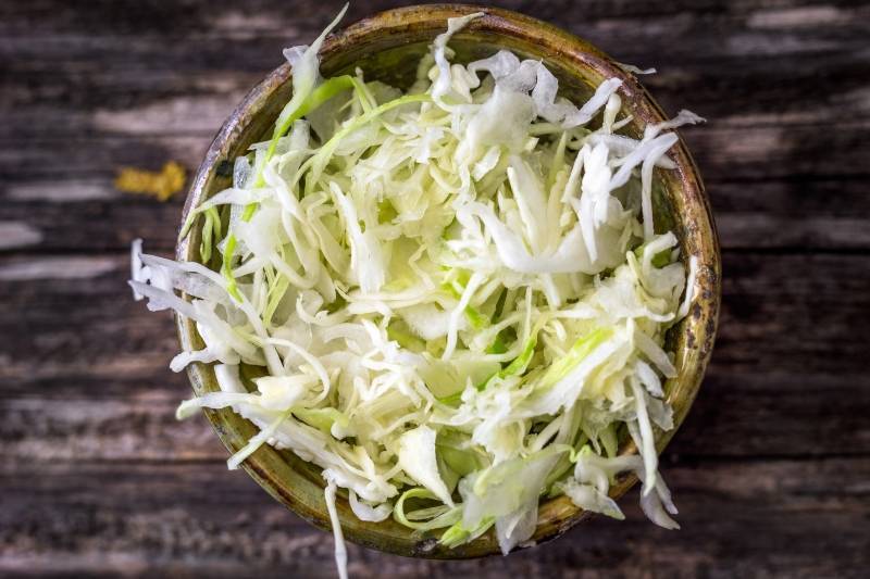 Тушеная квашеная капуста — 10 классических рецептов очень вкусной капусты