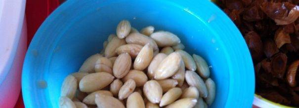 Как чистить грецкие орехи от скорлупы и перегородок в домашних условиях