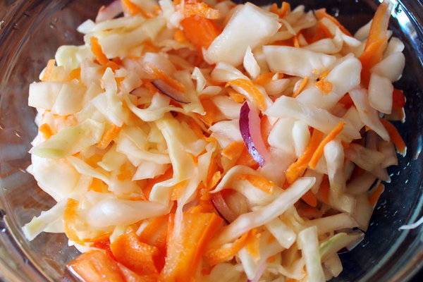 Салат из капусты с уксусом и сахаром — пошаговые рецепты приготовления с морковью, яблоками, болгарским перцем