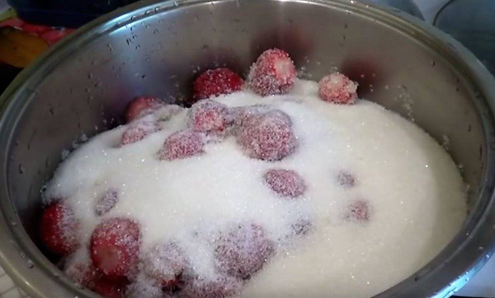 Варенье из клубники на зиму с целыми ягодами — 6 рецептов густого и вкусного варенья