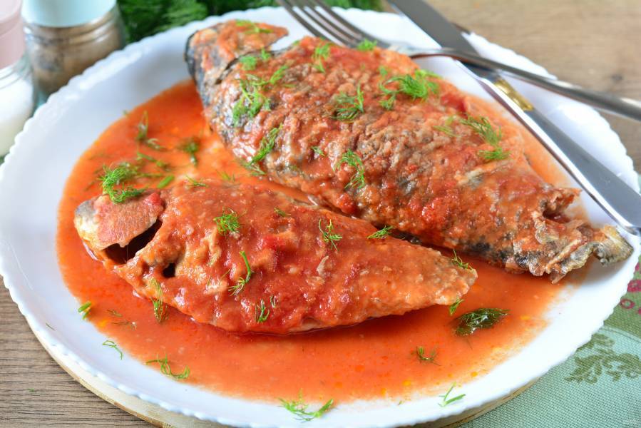 Рыба в томатном соусе — вкусные рецепты тушеной рыбы в маринаде