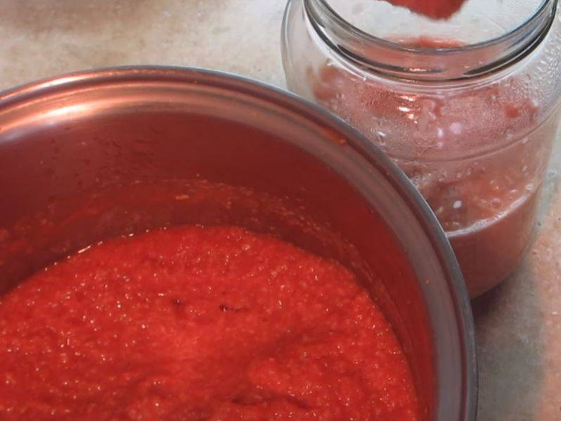Хреновина с помидорами и чесноком: основные принципы приготовления закуски на зиму