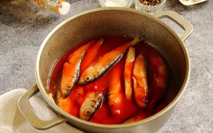 ᐉ уклейка а-ля килька в томате - рыбные рецепты - ✅ ribalka-snasti.ru