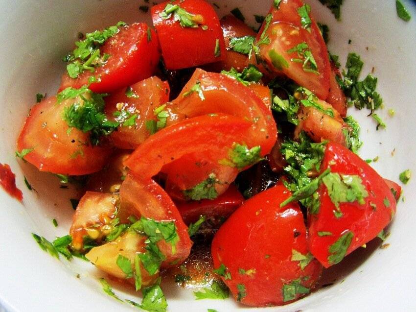 Малосольные помидоры с чесноком и зеленью быстрого приготовления: 10 лучших рецептов с фото и видео