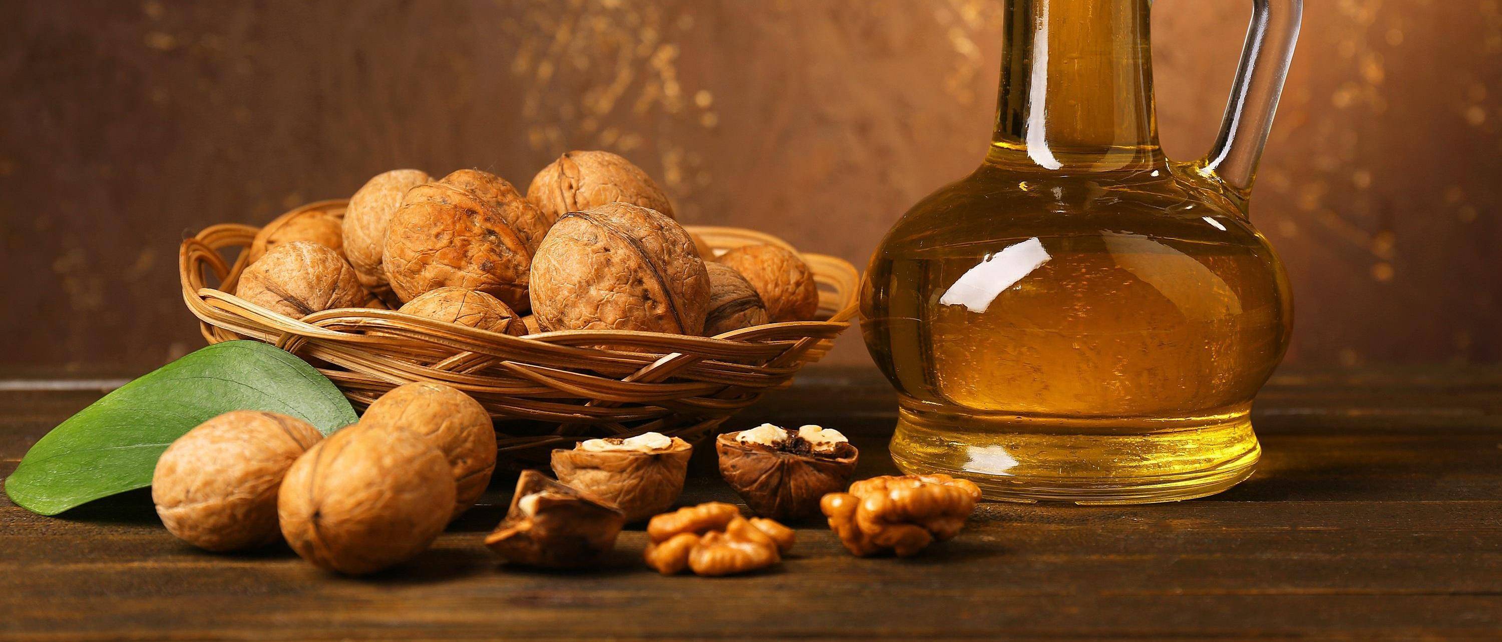 Настойка на грецких орехах: лечебные свойства и приготовление