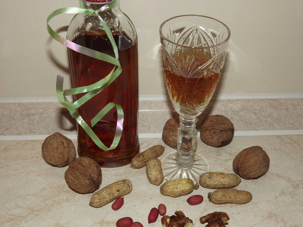 Классический рецепт самогона на кедровых орешках в емкости 3 литра