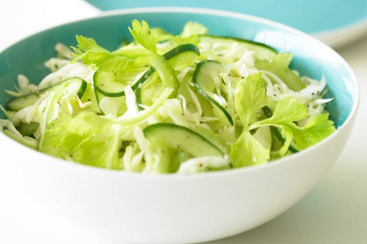 20 вкусных салатов с сельдереем, которые стоит приготовить