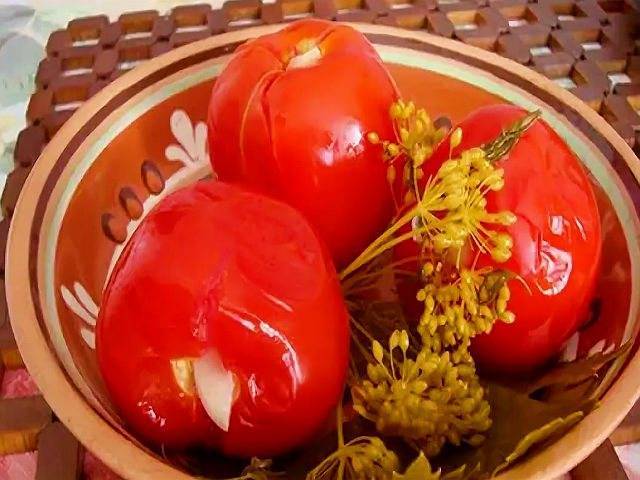 Соленые помидоры в бочке - классические рецепты