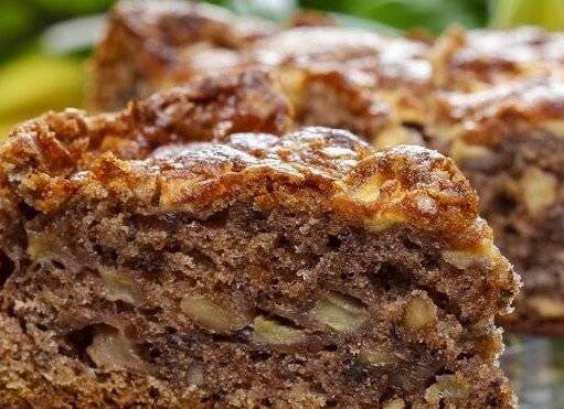Творожный пирог с изюмом и орехами – кулинарный рецепт