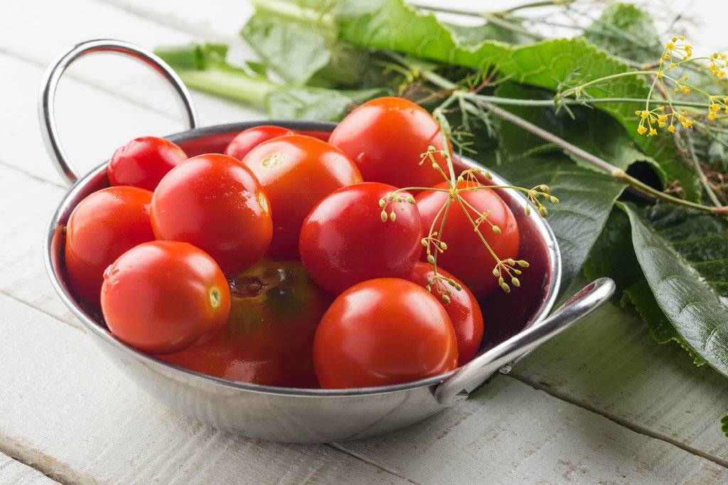 Как засолить помидоры сухим способом