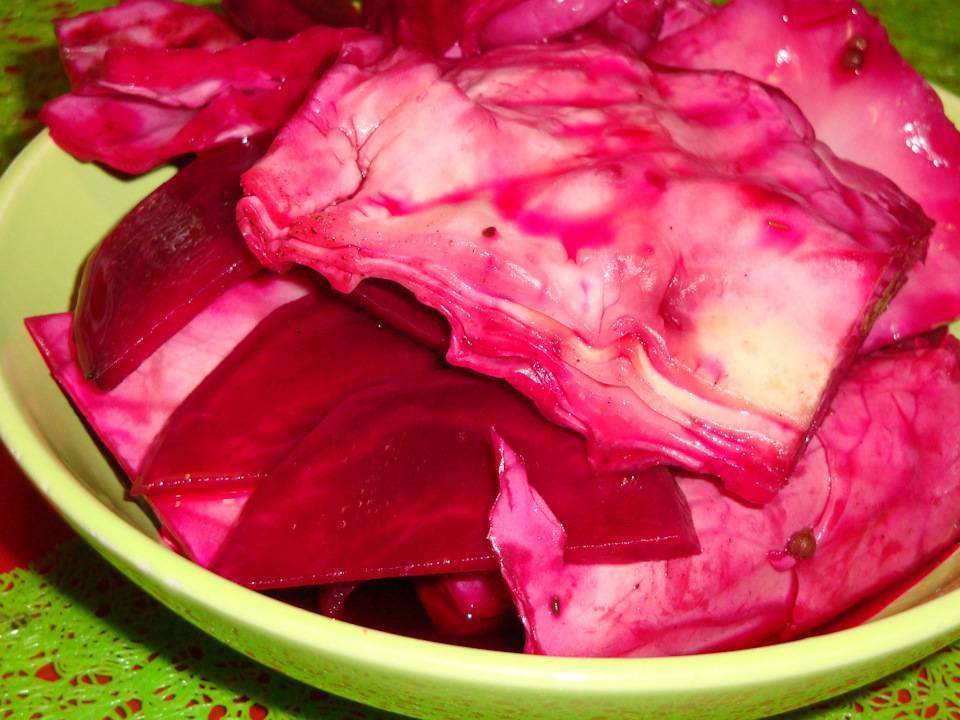 Вкусный рецепт капусты пелюстки, маринованной со свёклой