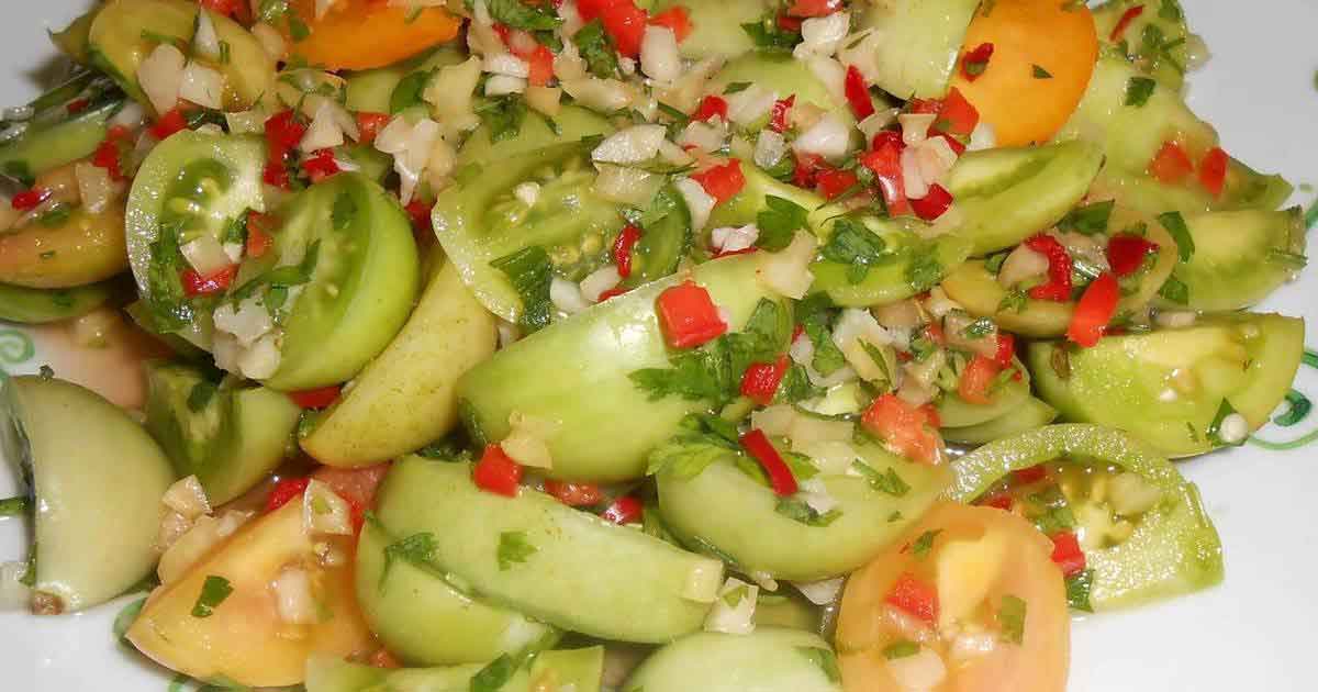 Салат из зеленых помидор — 11 домашних вкусных рецептов приготовления